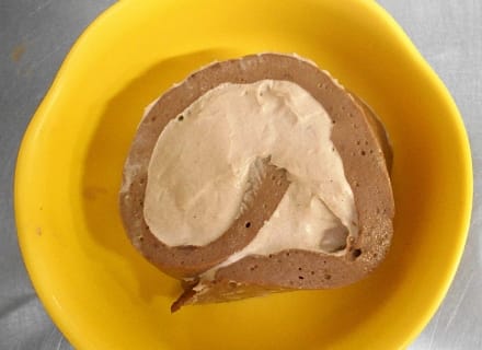 チョコロールケーキ